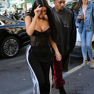 480150-kim-kardashian-en-jogging-a-pression-a-l-624x0-1.jpg