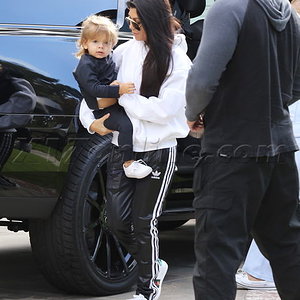 X17_kourtney_kardashian_reign_121116_02.jpg