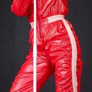 15455830-7198339-Fierce_Kylie_rocked_a_garish_boiler_suit_look-a-10_1561939830743.jpg