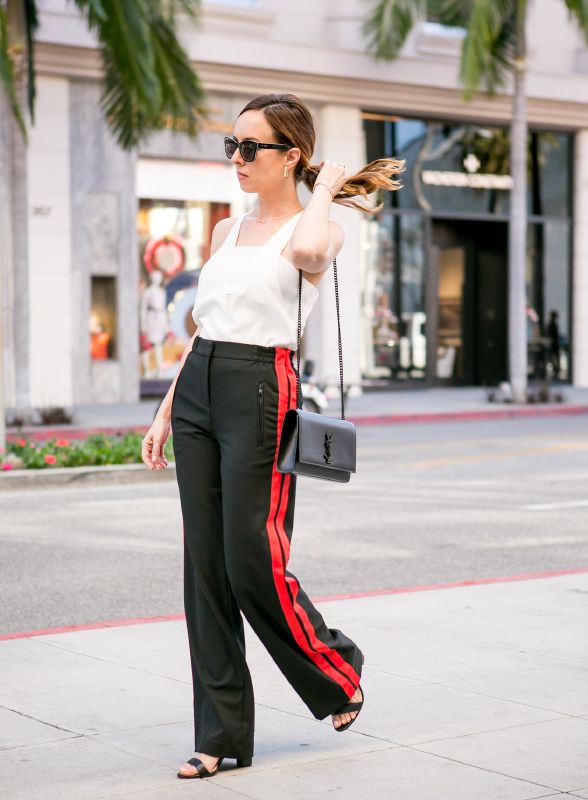 15263918_how-to-wear-track-pants-like-a-supermodel_tb4b6c661.jpg