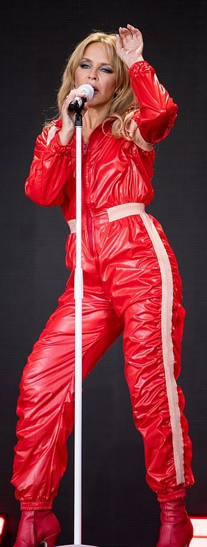 15455830-7198339-Fierce_Kylie_rocked_a_garish_boiler_suit_look-a-10_1561939830743.jpg