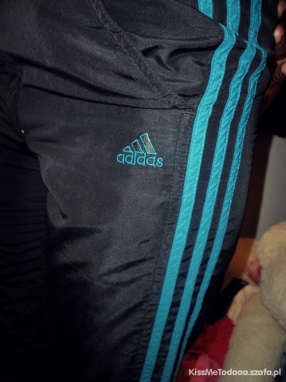 Adidas womens black pants blue stripe close logo